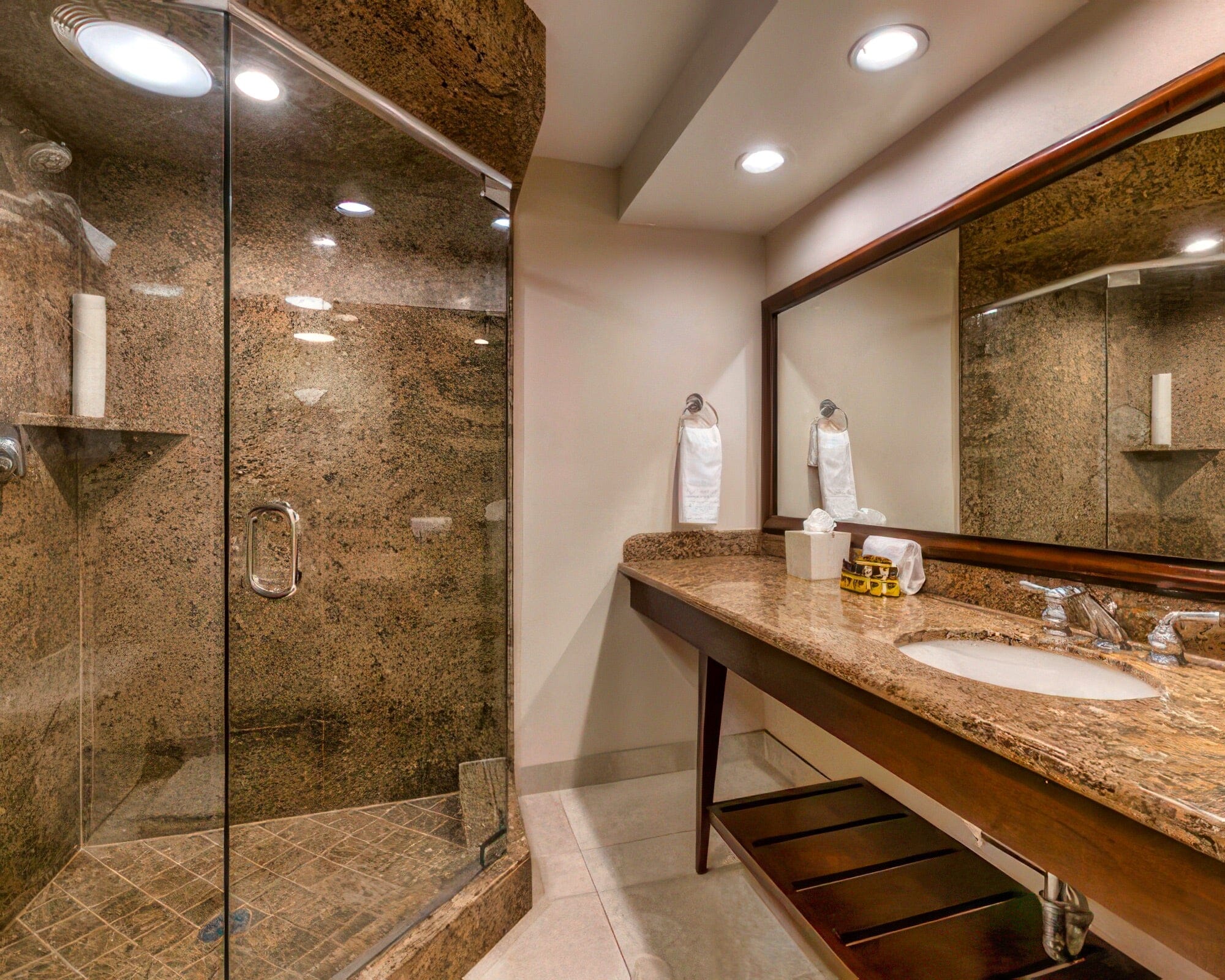 Best Western Plus Island Palms Hotel & Marina - Image 3