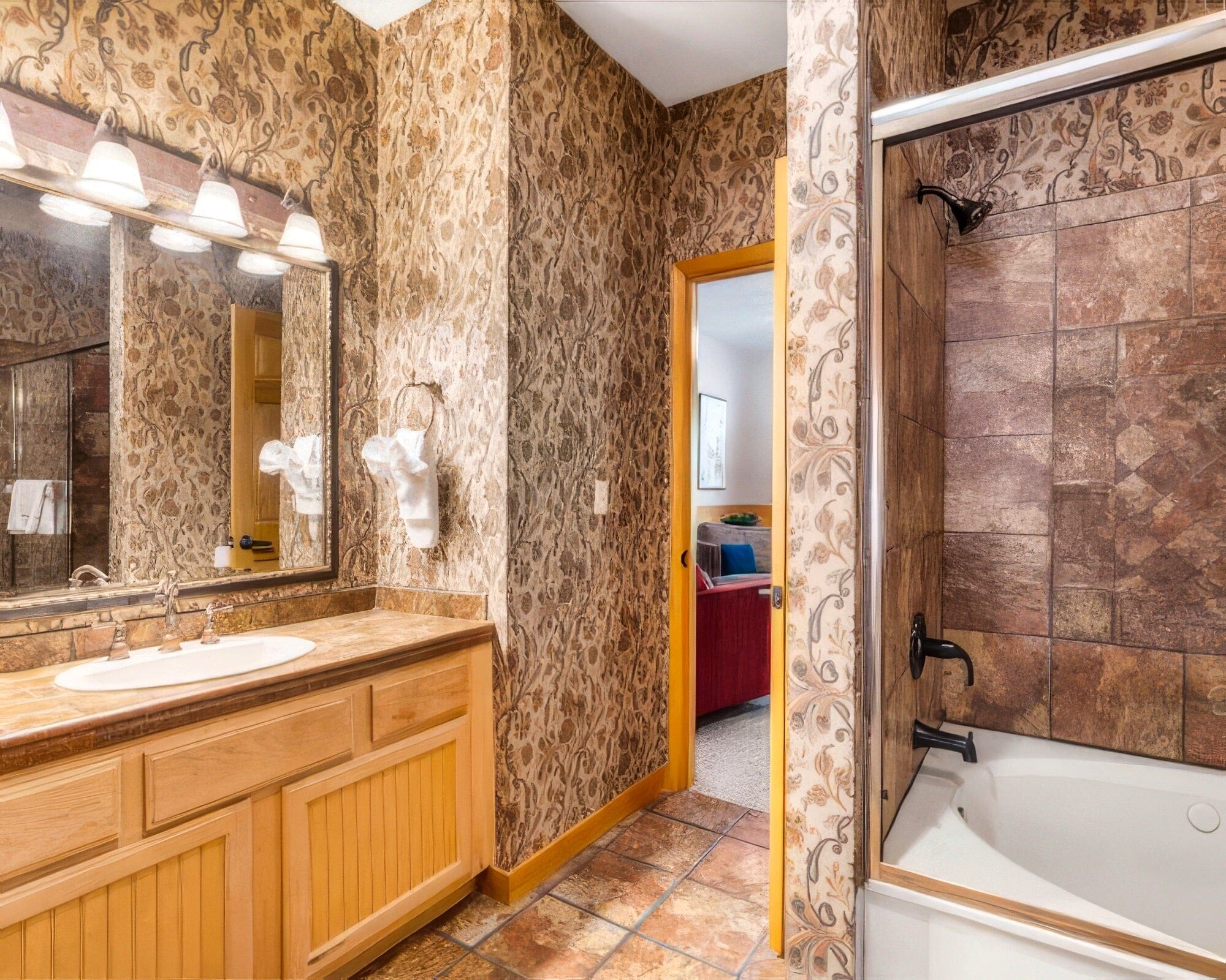 Cabins at Grand Mountain by Thousand Hills Vacations - Image 15