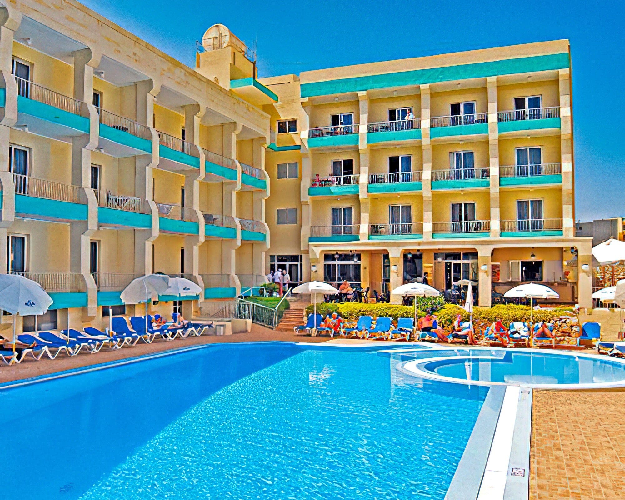 Club Riza - Image 2