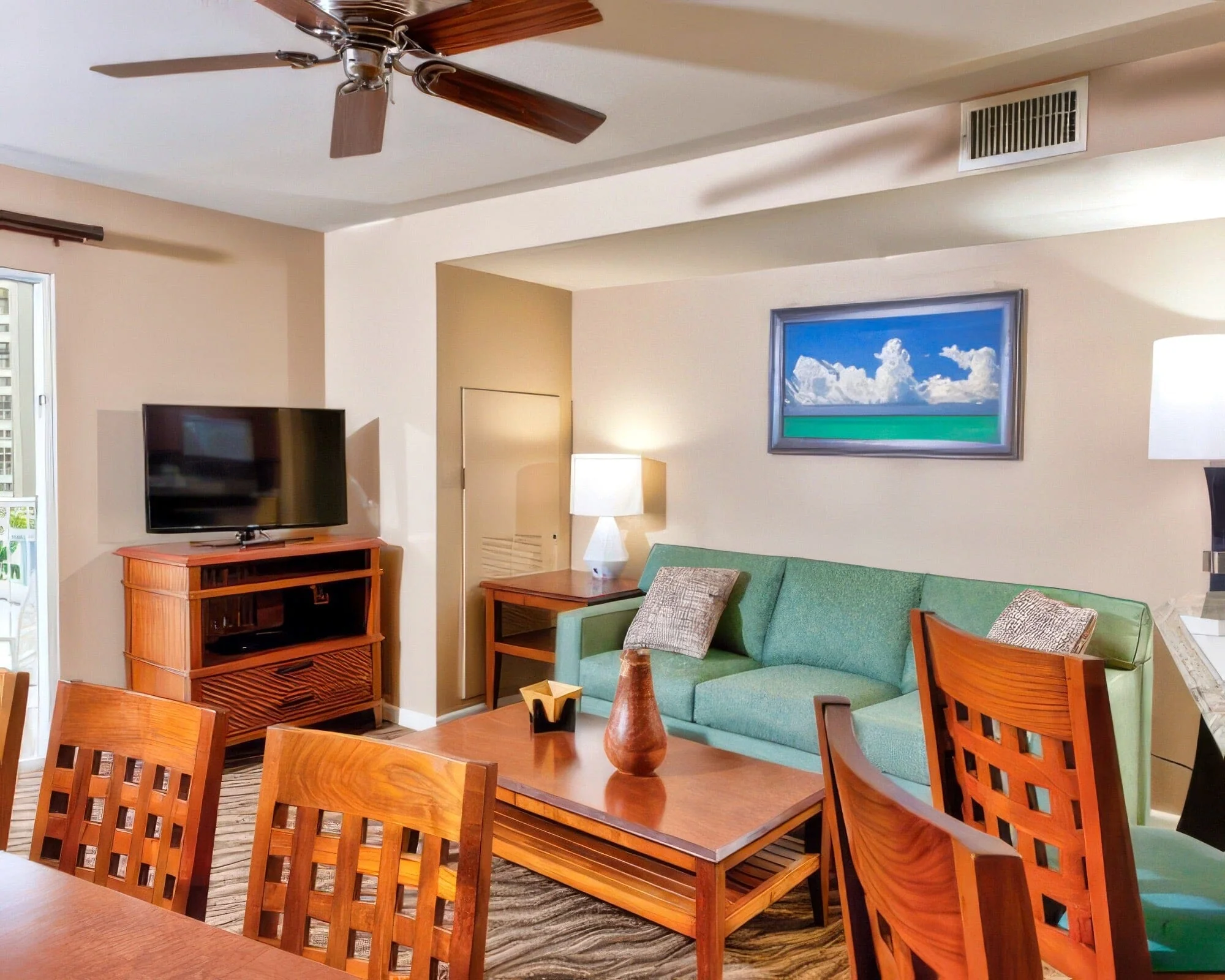 Club Wyndham at Waikiki Beach Walk - Image 8