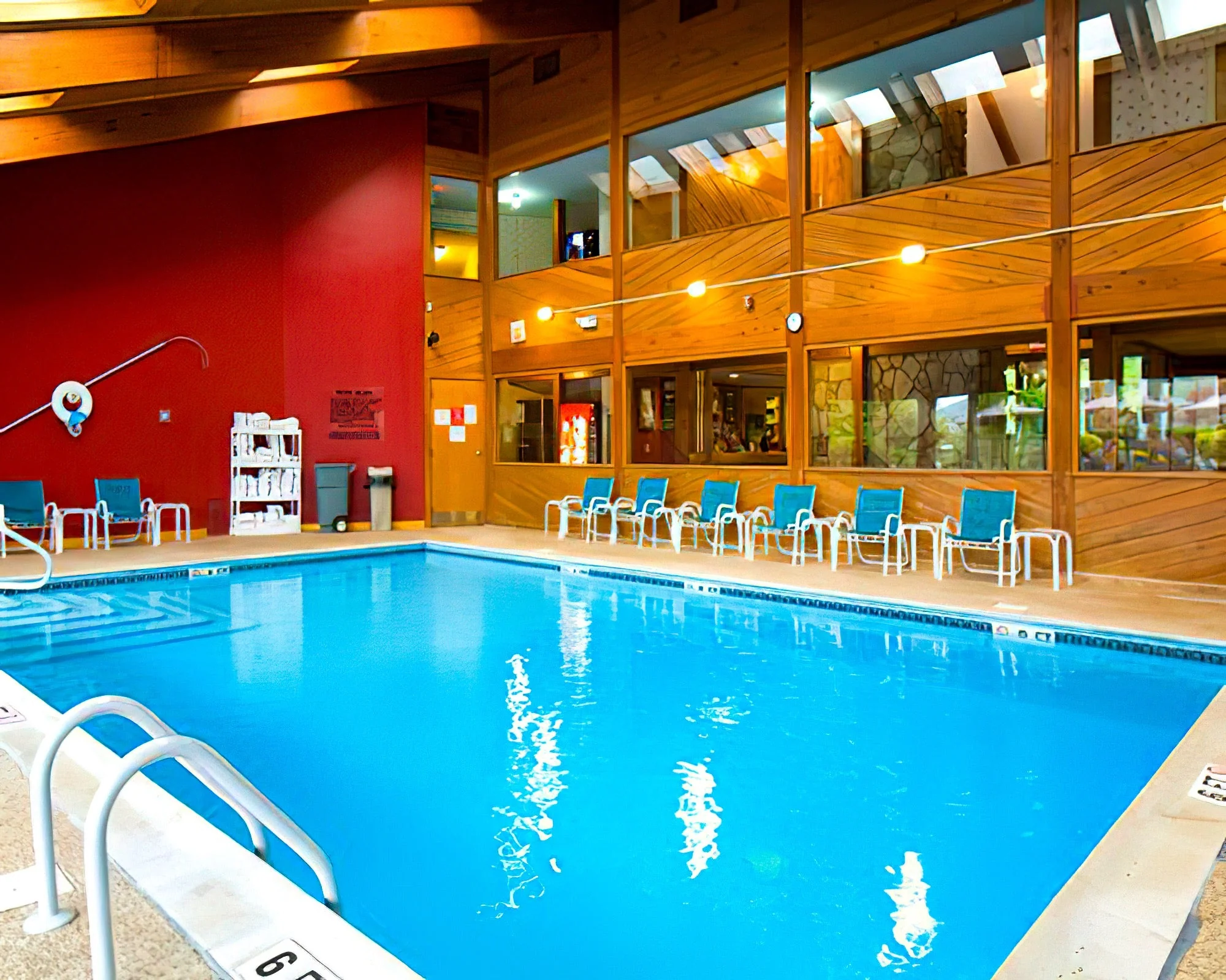 Fireside Inn & Suites at Lake Winnipesaukee - Image 2