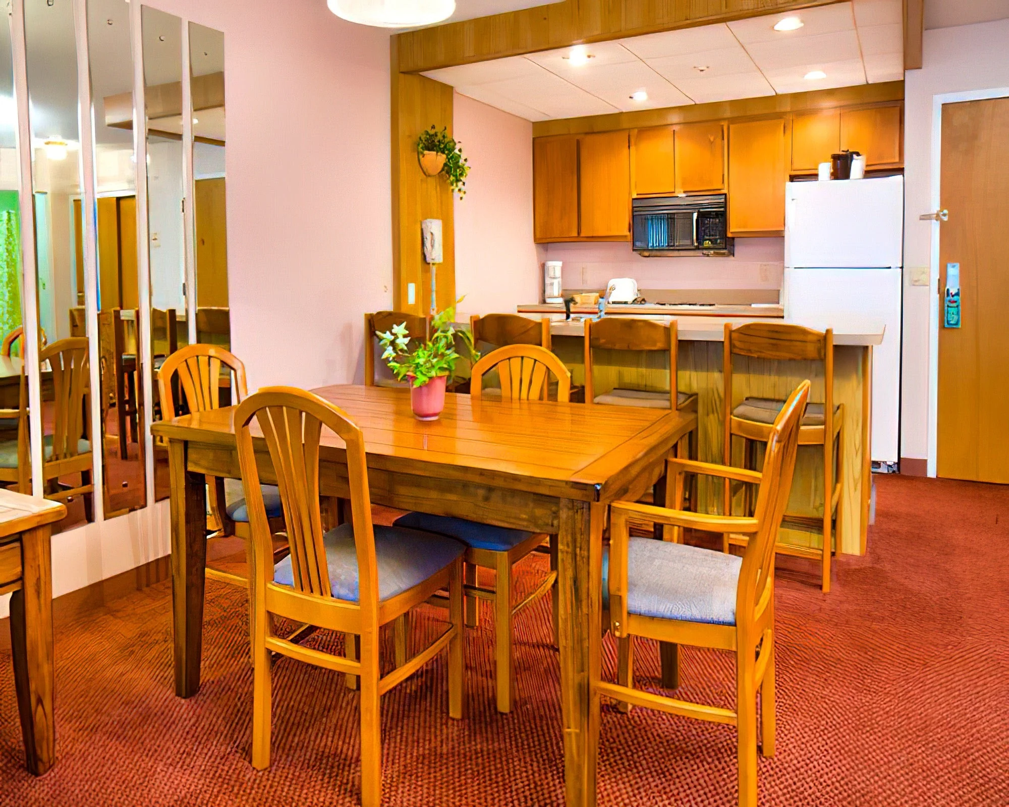 Fireside Inn & Suites at Lake Winnipesaukee - Image 9