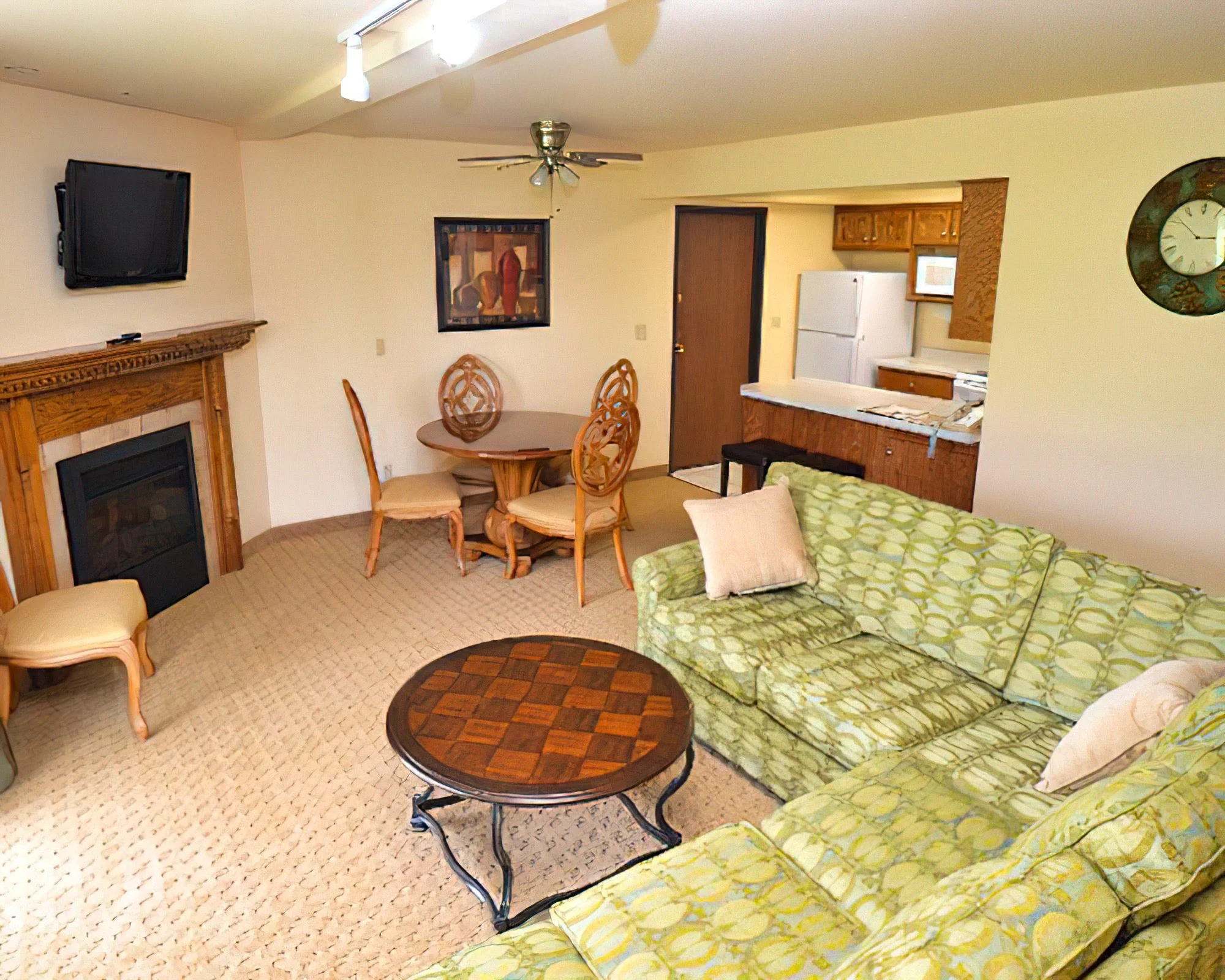 Fox Hills Resort - Image 7