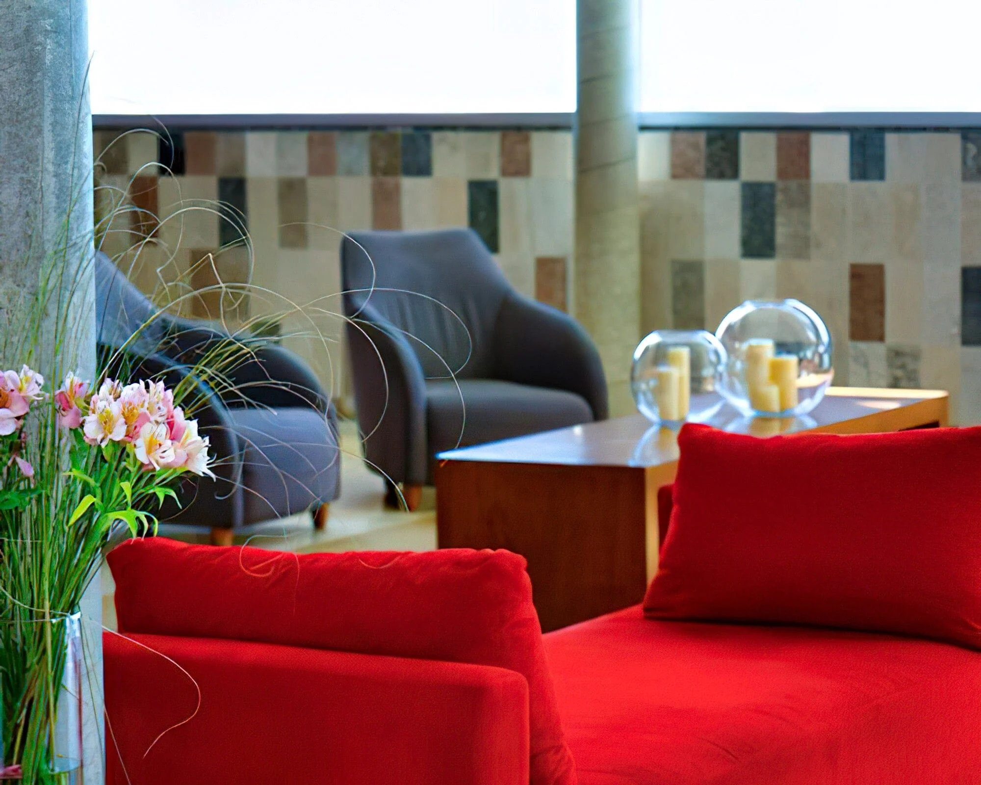 Hotel NH Columbia - Image 9