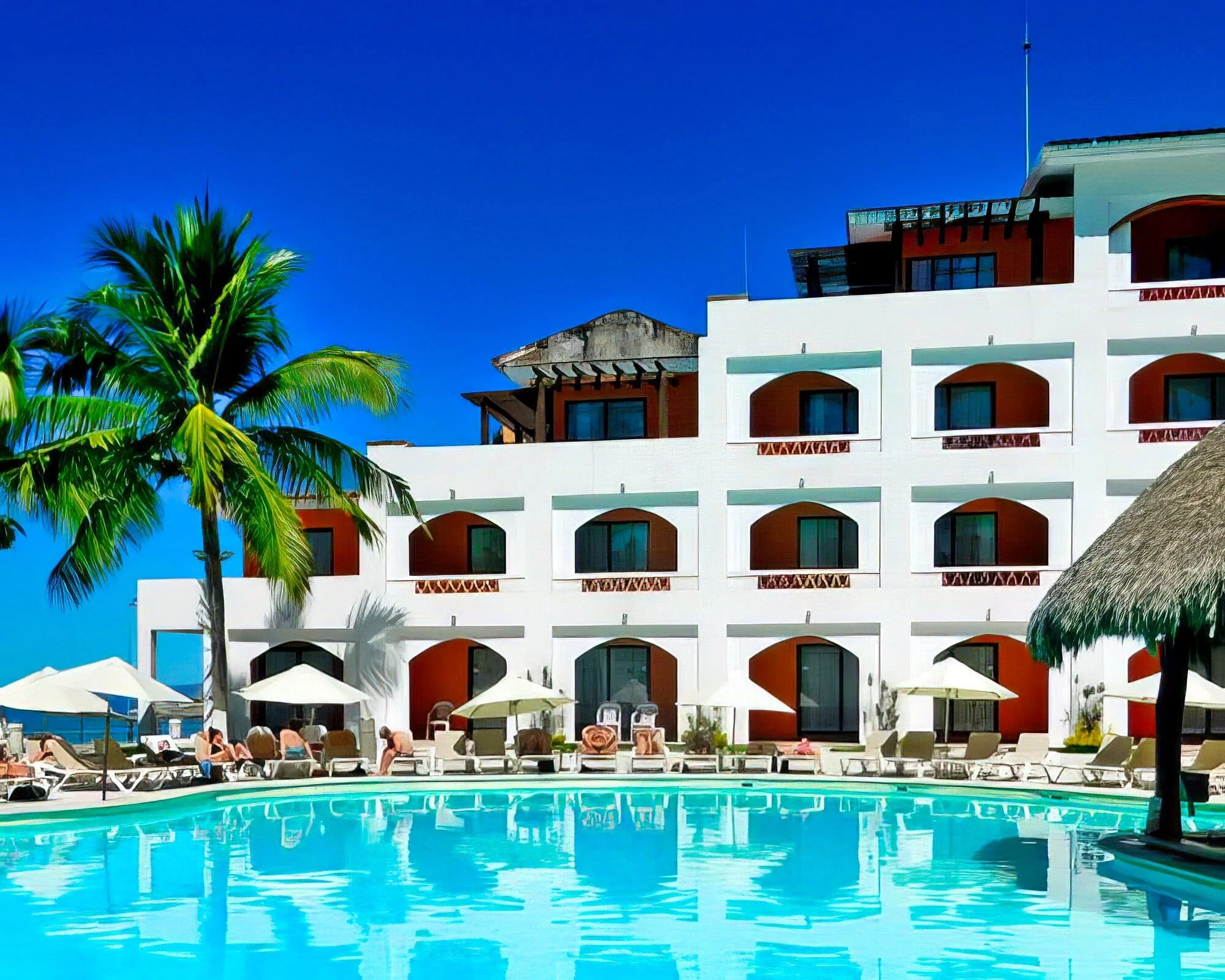 Plaza Pelicanos Grand Beach Resort