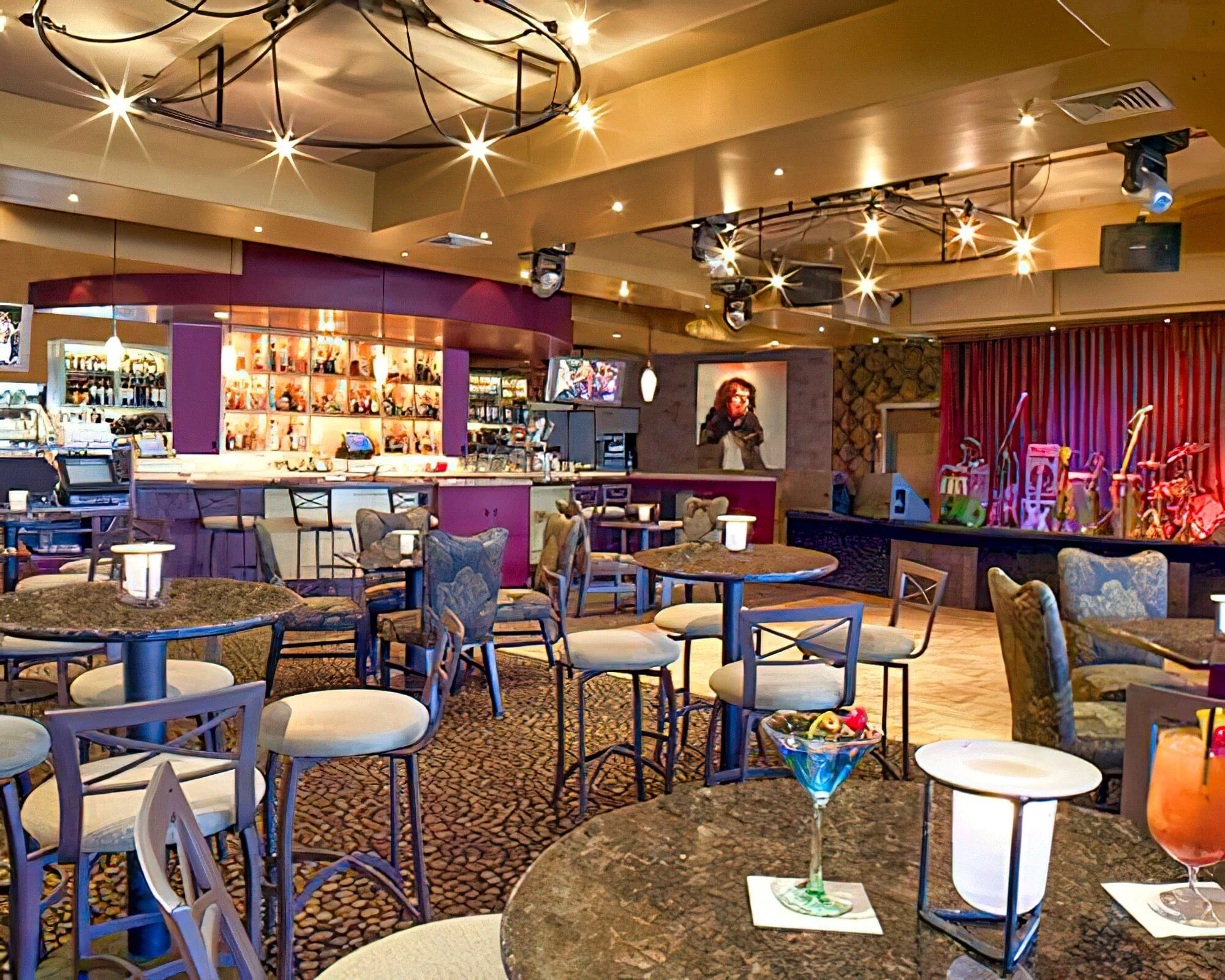 Humphrey's Half Moon Inn & Suites - Image 20