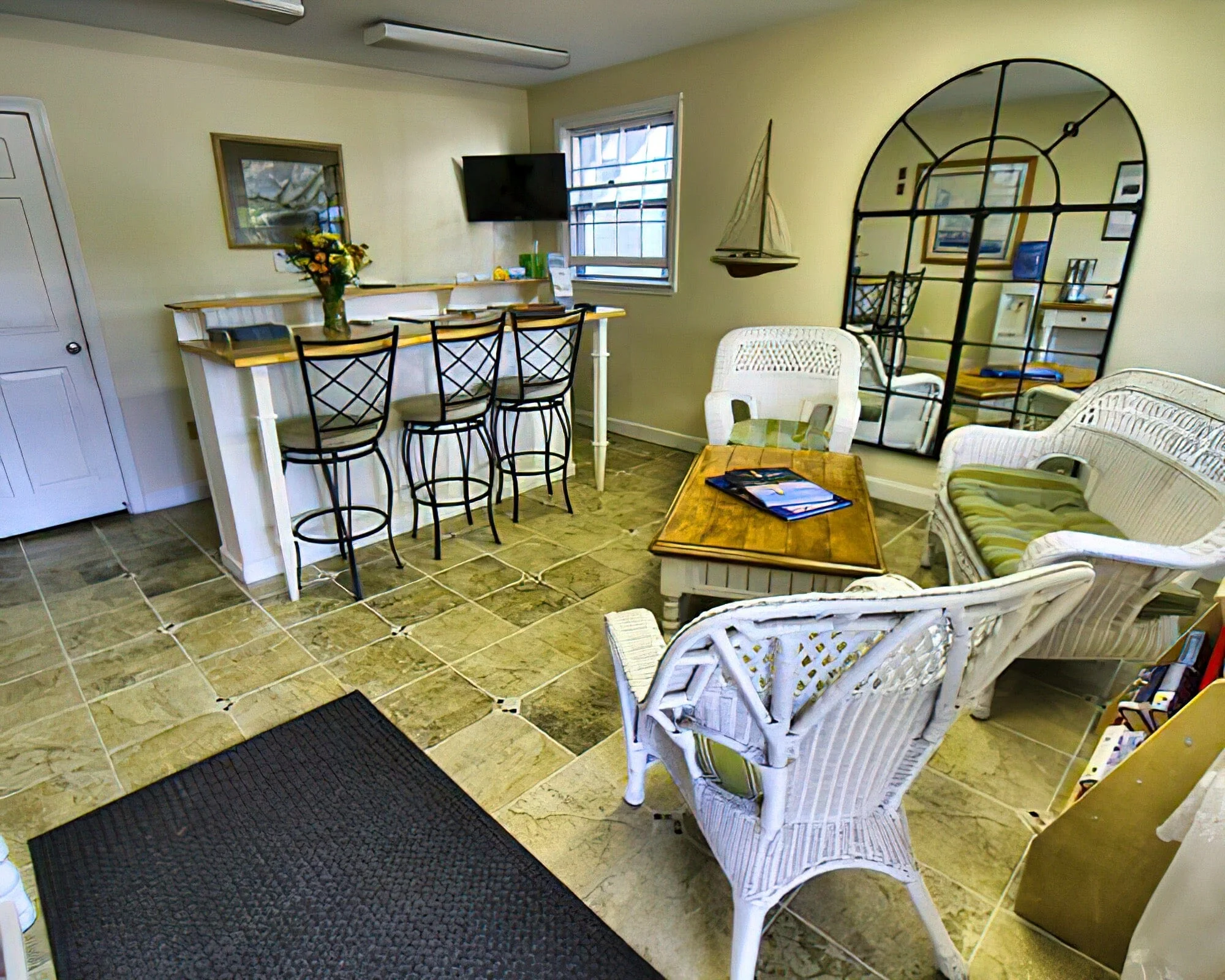 Island Manor Resort - Image 5