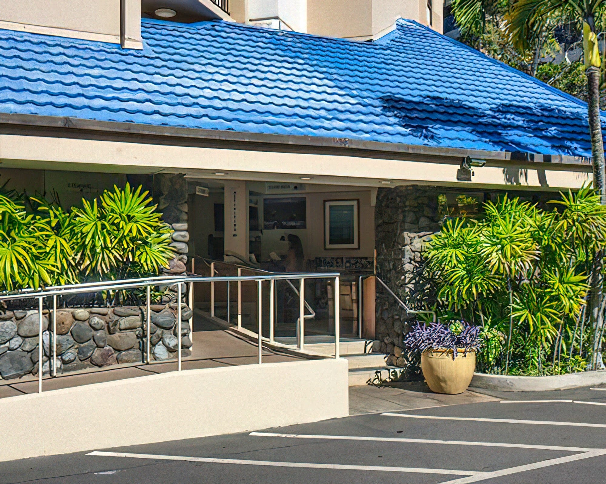 Kahana Beach Resort - Image 10
