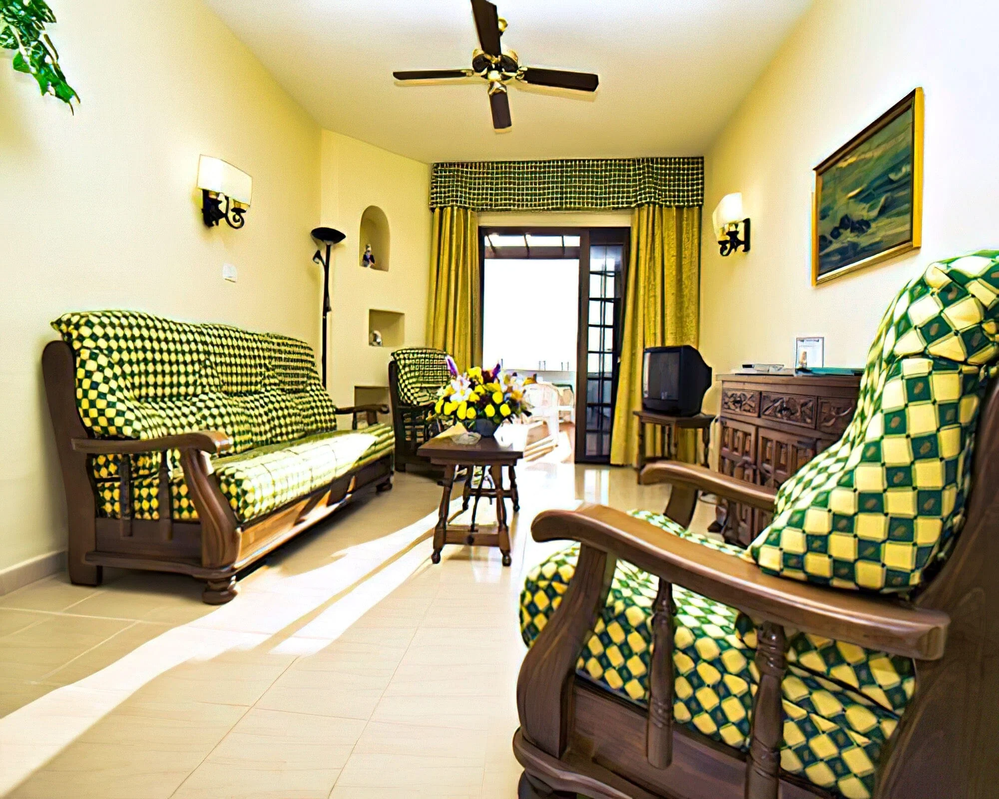 Las Rosas Resort - Image 19