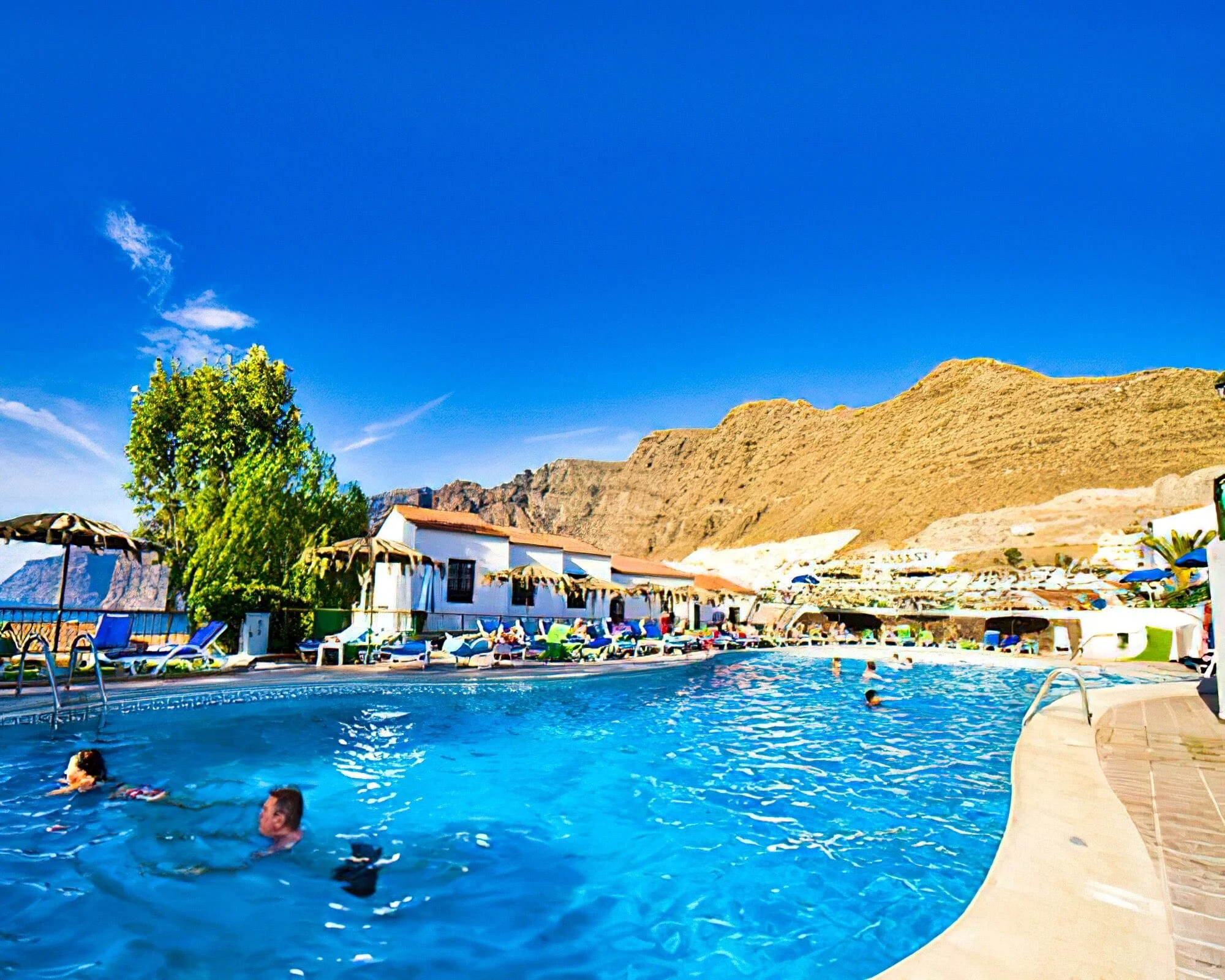 Las Rosas Resort - Image 20