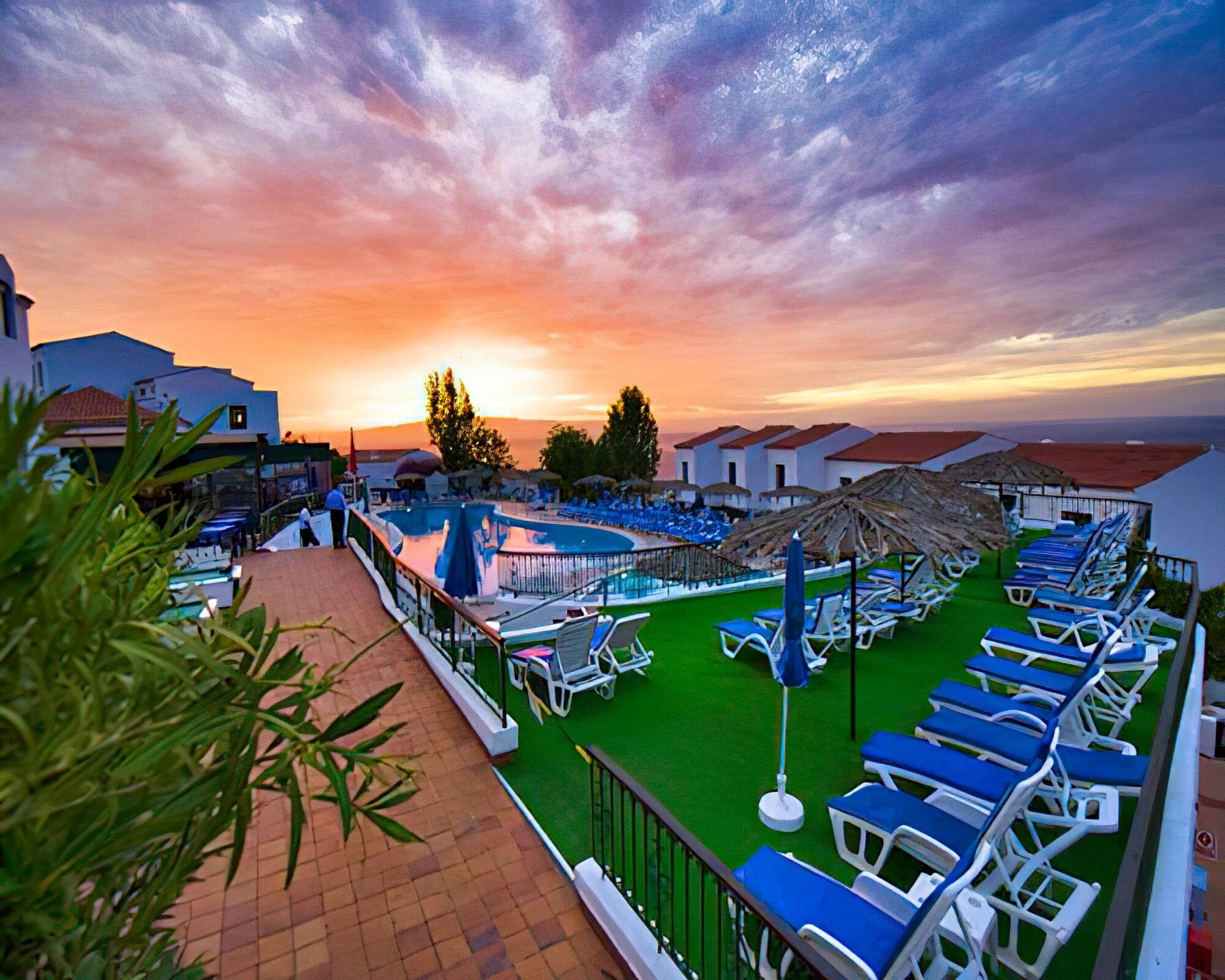 Las Rosas Resort - Image 29