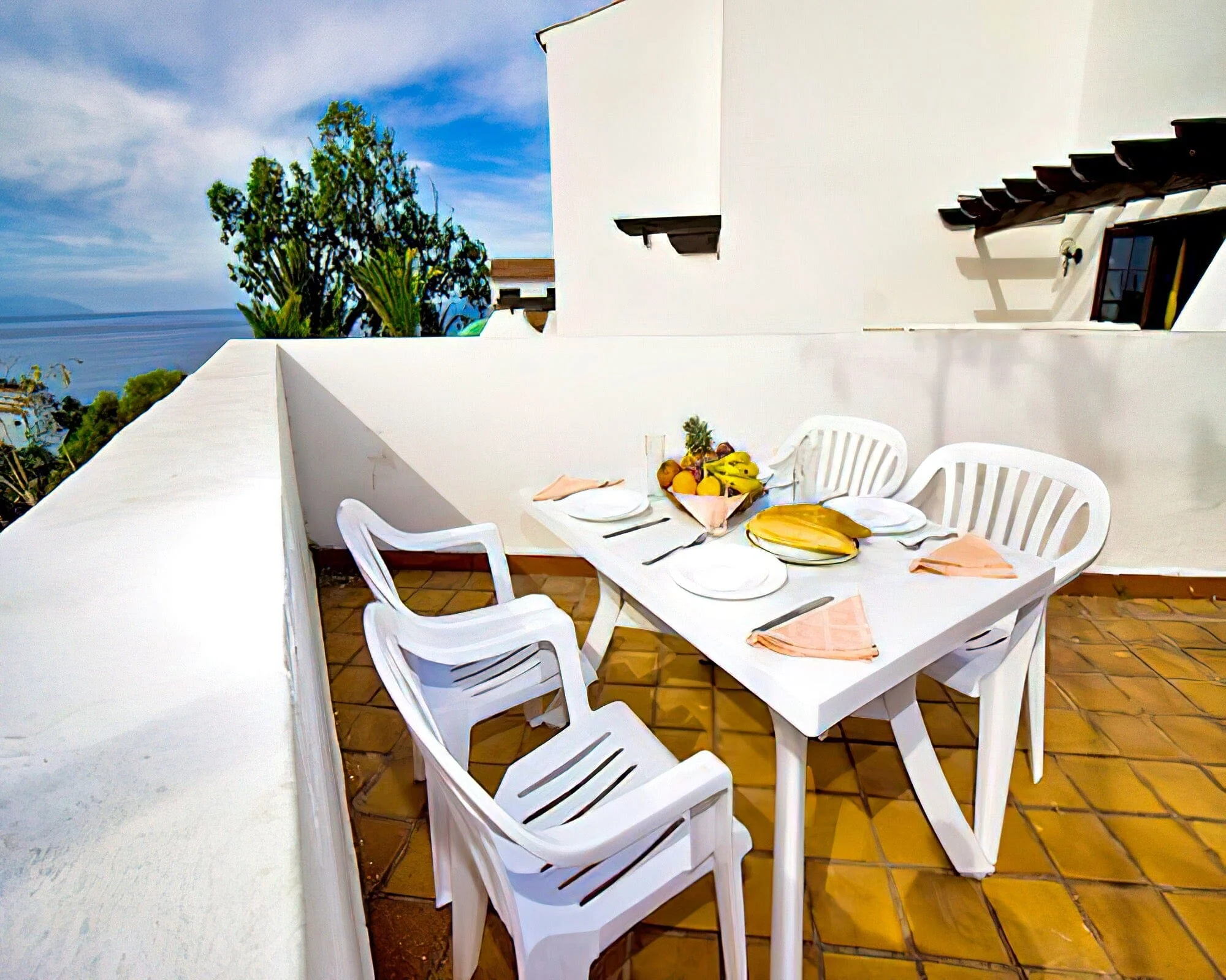 Las Rosas Resort - Image 30
