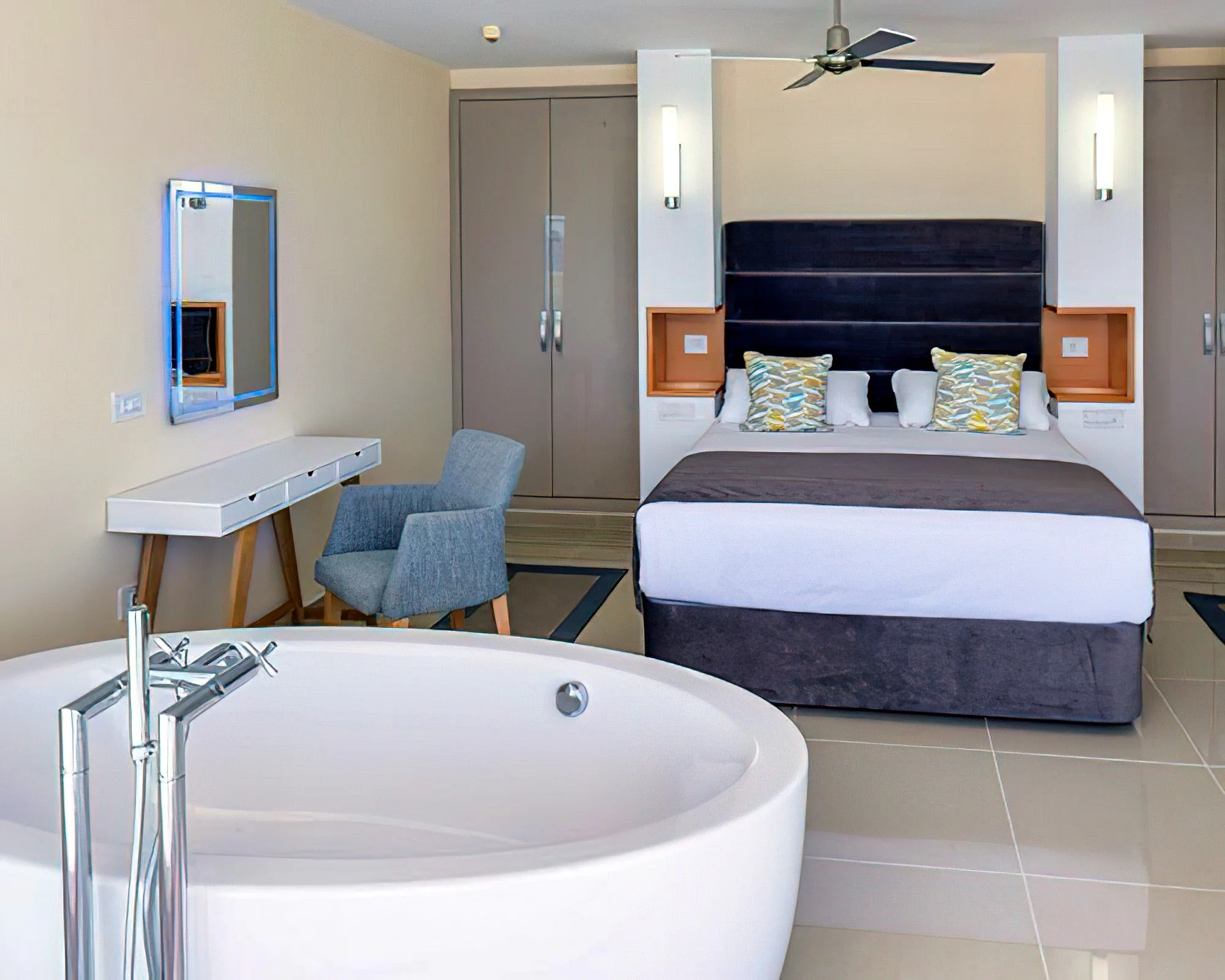 Pearly Grey Ocean Club - Image 4