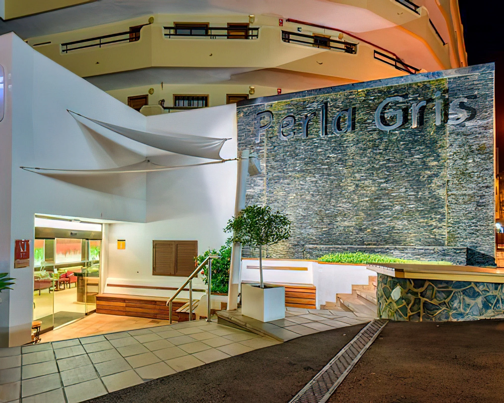 Pearly Grey Ocean Club - Image 8