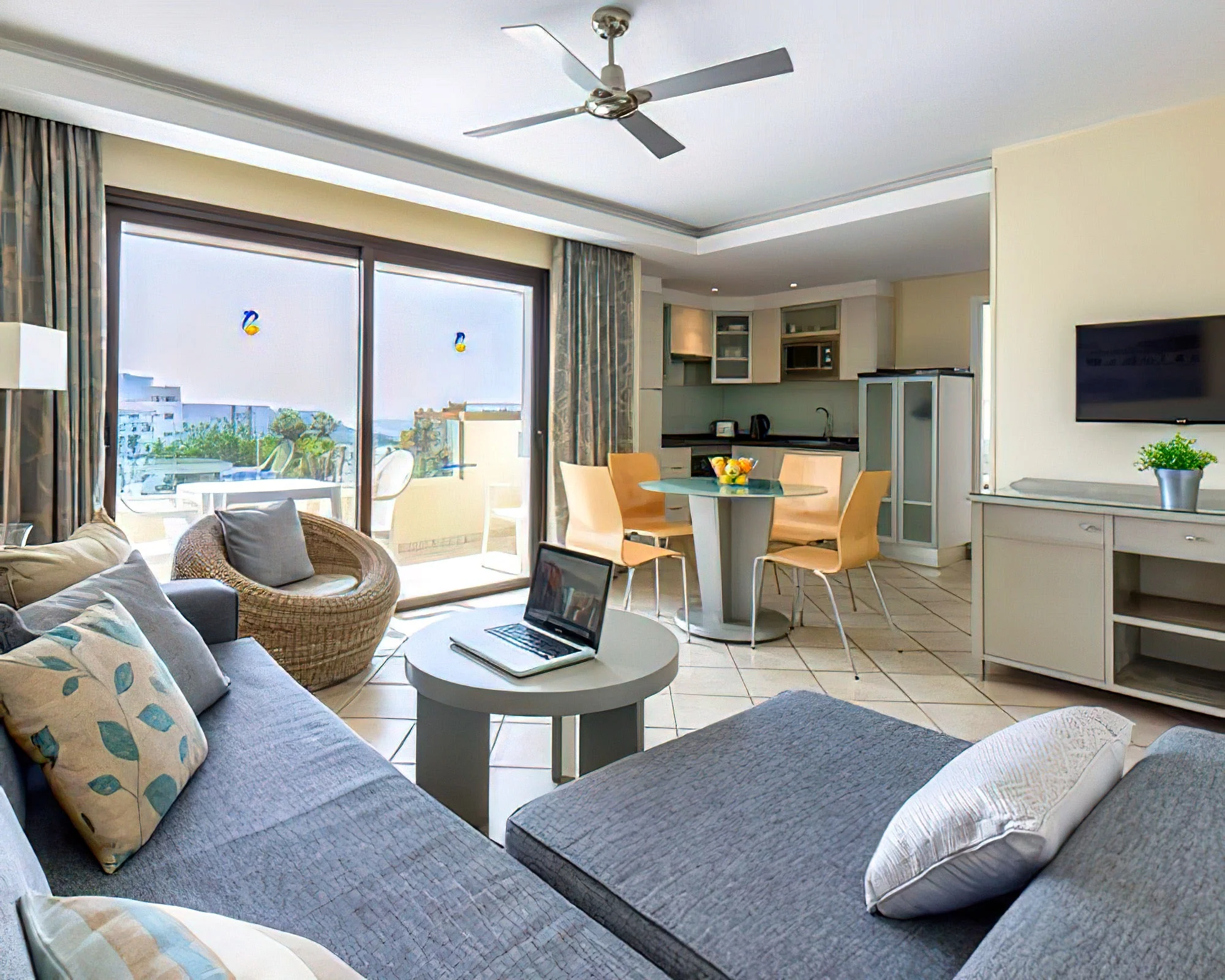 Pearly Grey Ocean Club - Image 9