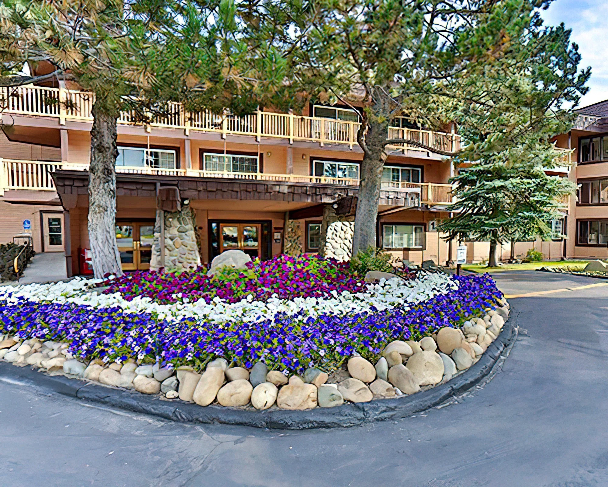 Tahoe Beach & Ski Club - Image 6