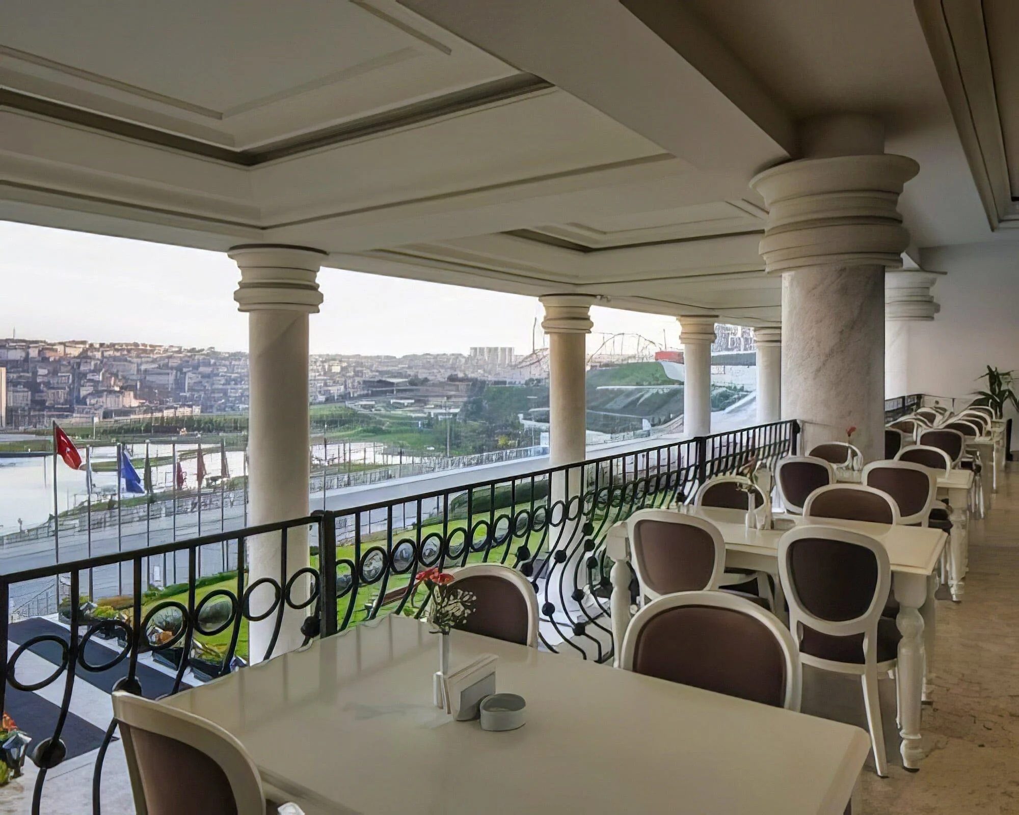 Vialand Palace Hotel - Image 6