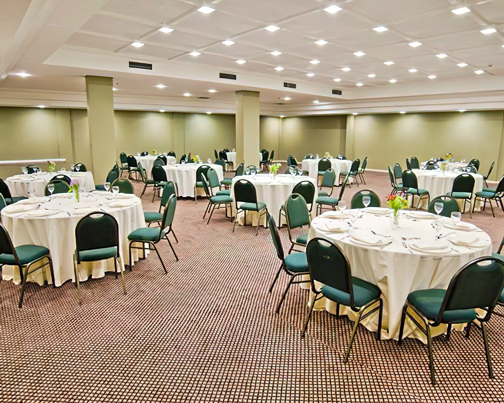 Wyndham Golden Foz Suites - Image 15