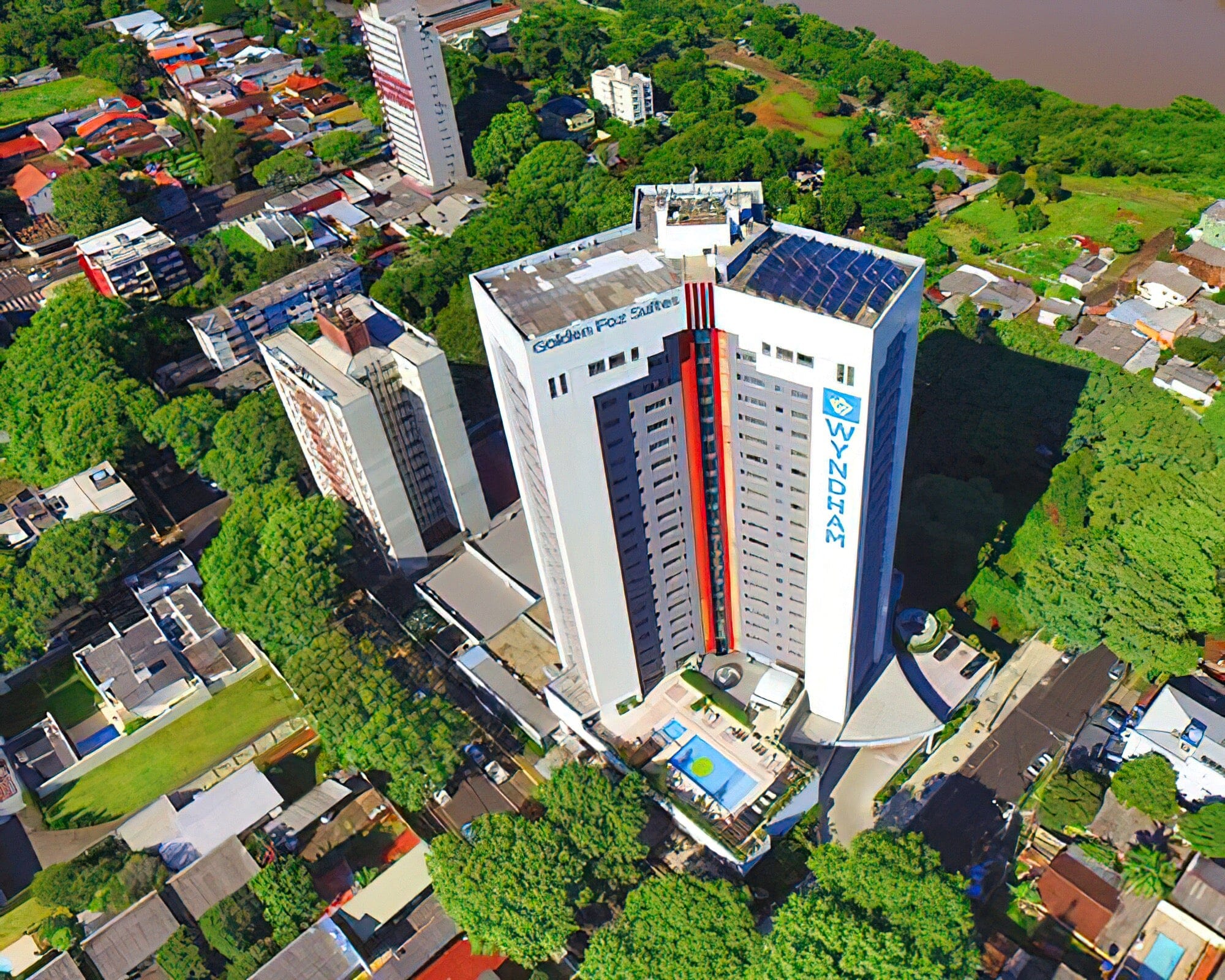 Wyndham Golden Foz Suites - Image 2