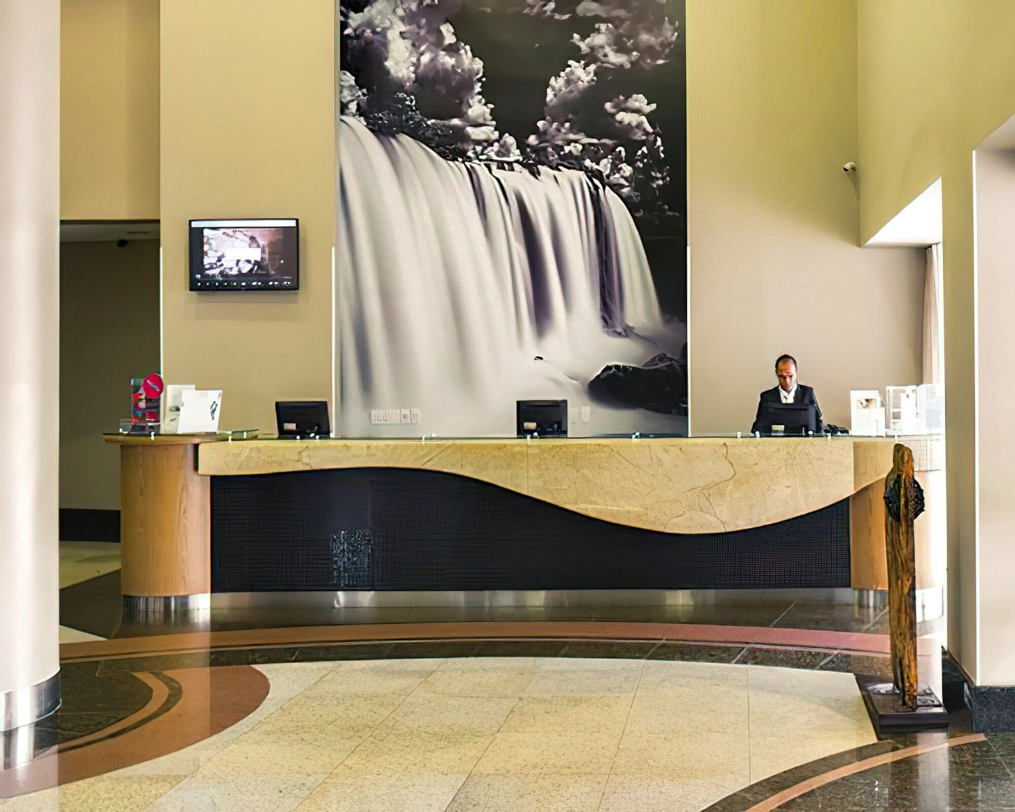 Wyndham Golden Foz Suites - Image 4